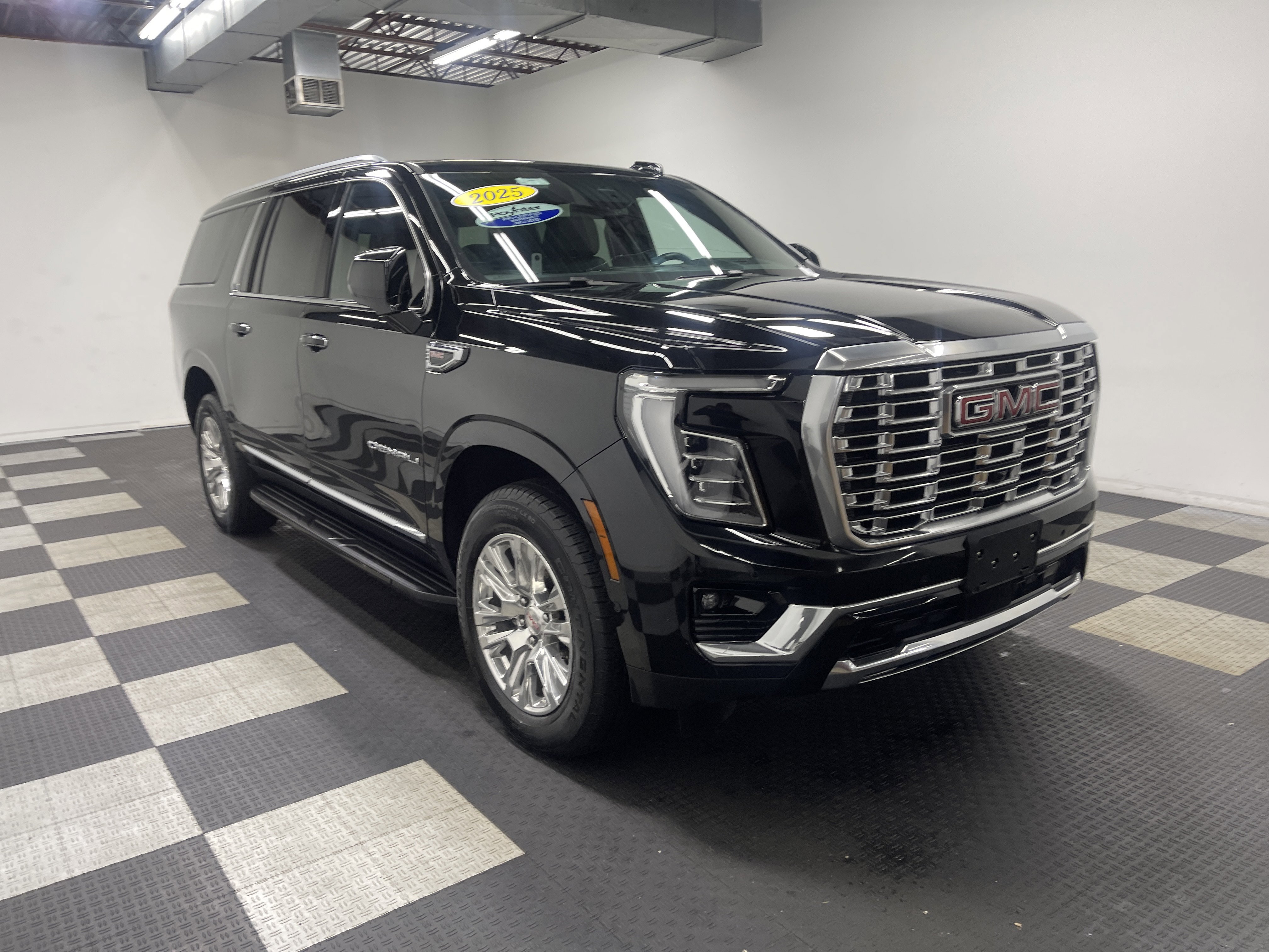 Used 2025 GMC Yukon XL Denali image 6
