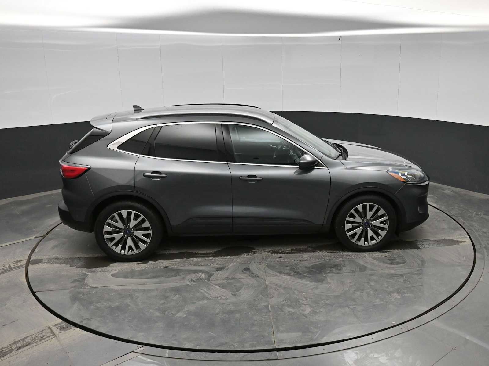 Used 2021 Ford Escape Titanium image 30