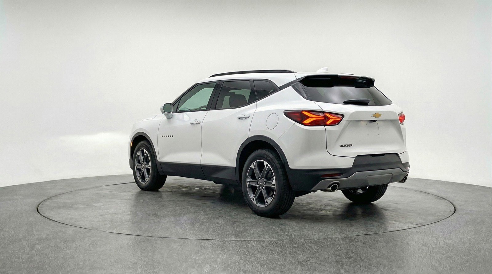 Used 2025 Chevrolet Blazer LT FWD image 6
