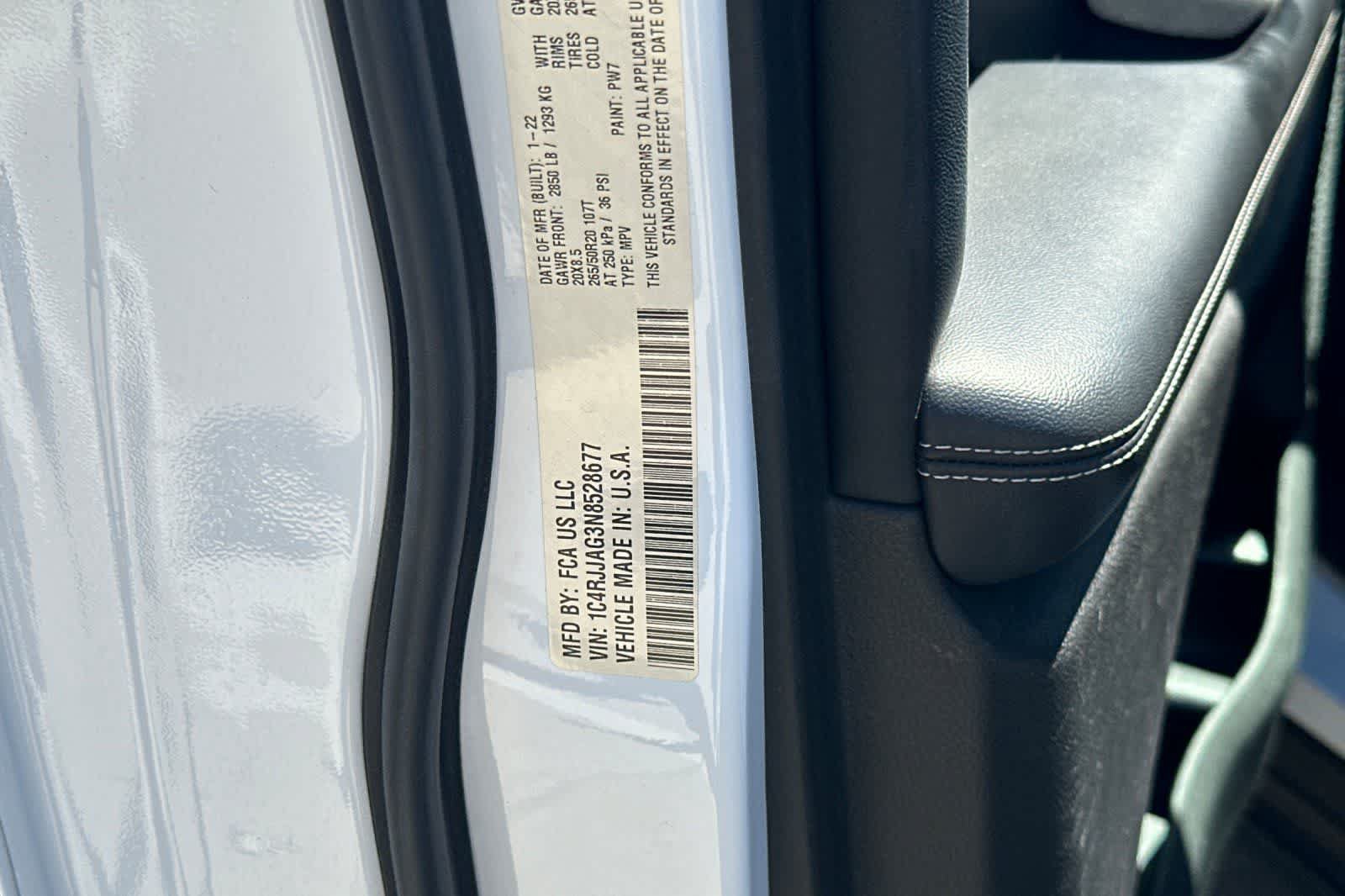 Used 2022 Jeep Grand Cherokee L Laredo RWD image 31