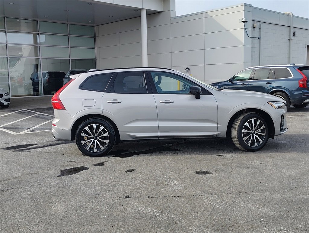 Used 2025 Volvo XC60 B5 Plus image 2