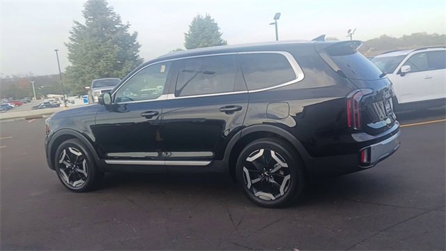 Used 2023 Kia Telluride EX w/ EX Captain's Chair Package image 8