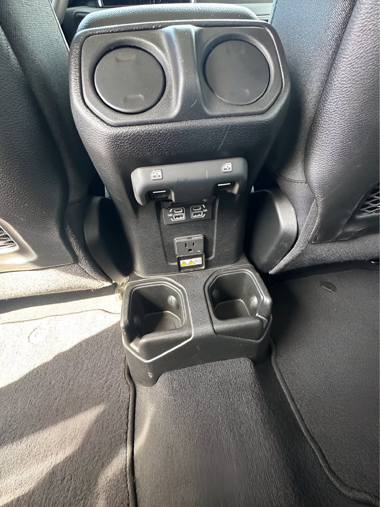 Used 2025 Jeep Wrangler Unlimited Rubicon AWD/4WD image 12