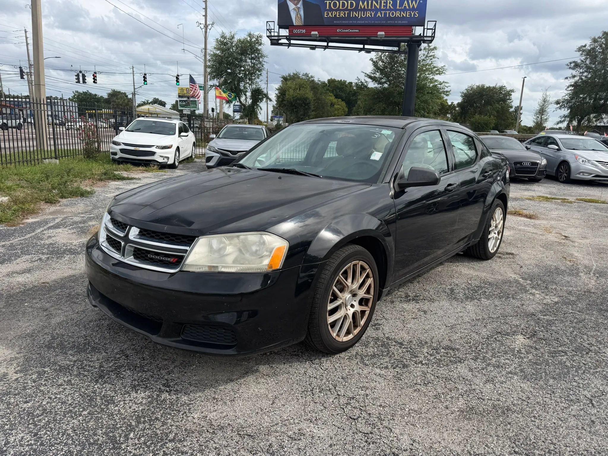 Used 2014 Dodge Avenger SE FWD image 2