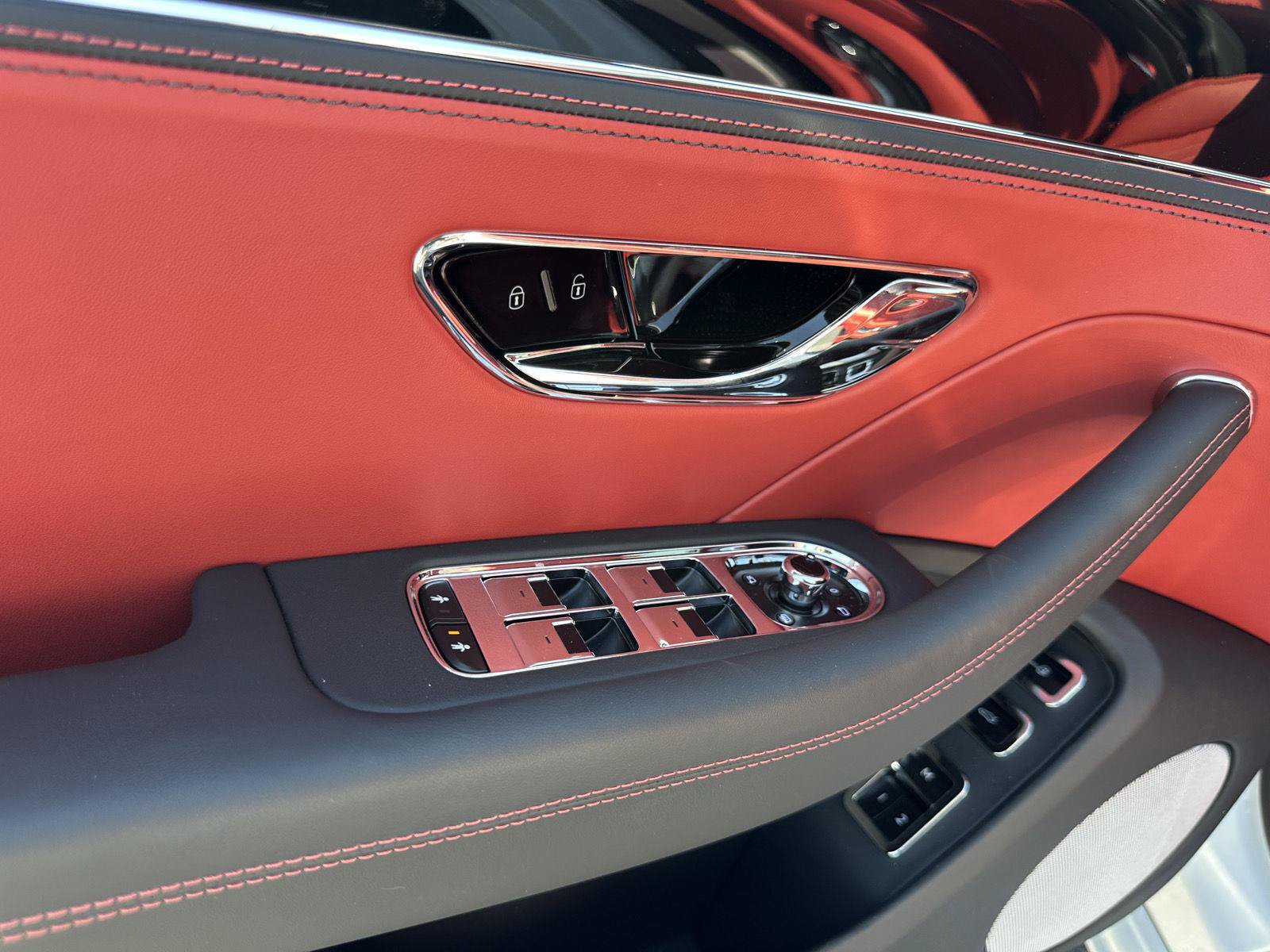 New 2026 Bentley Flying Spur V8 AWD/4WD image 13