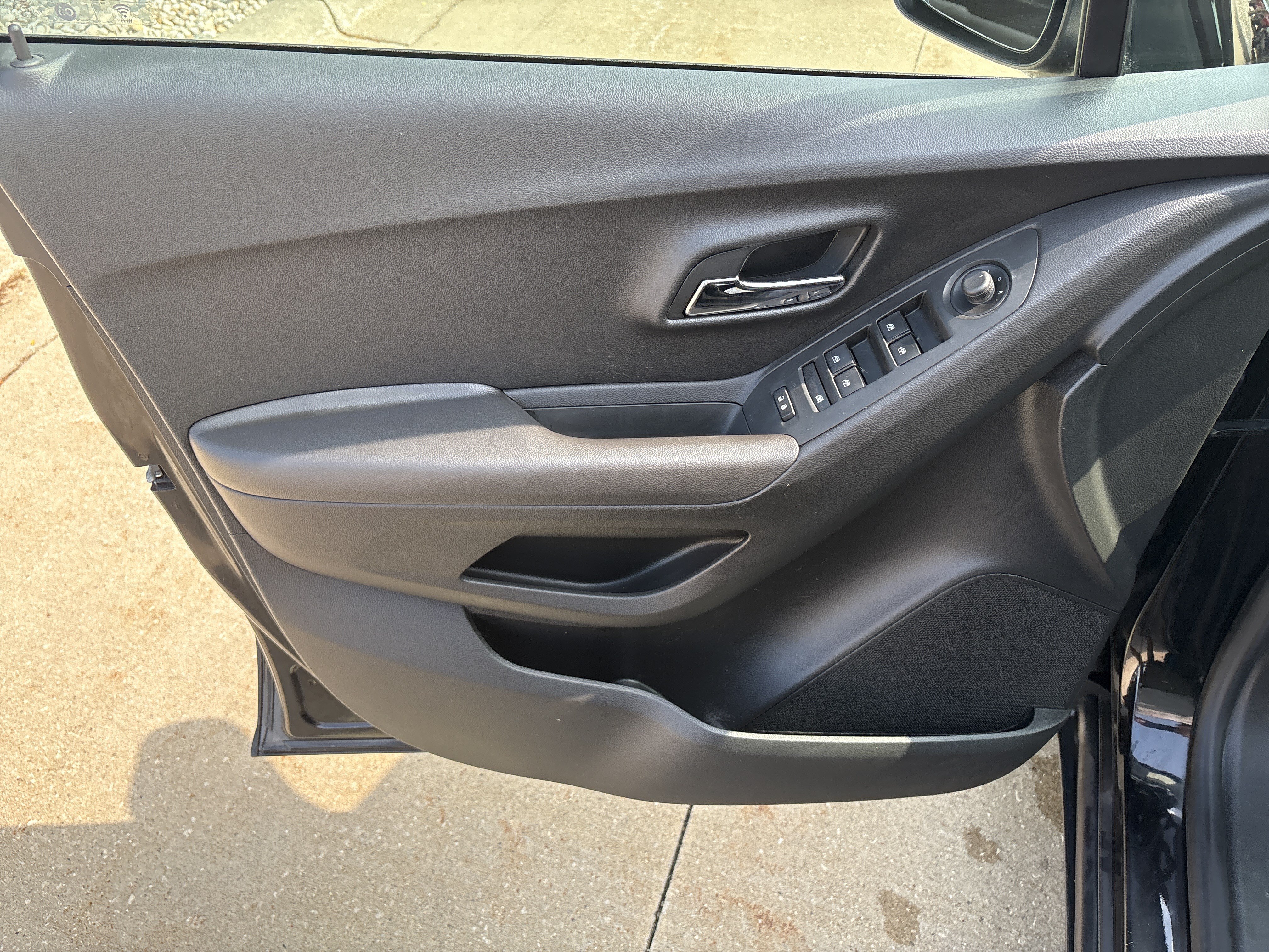 Used 2019 Chevrolet Trax LT w/ LT Convenience Package FWD image 10
