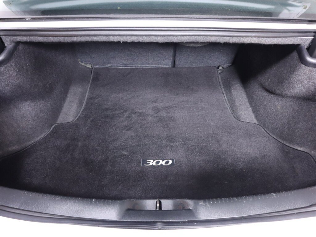 Used 2017 Chrysler 300 C RWD image 38