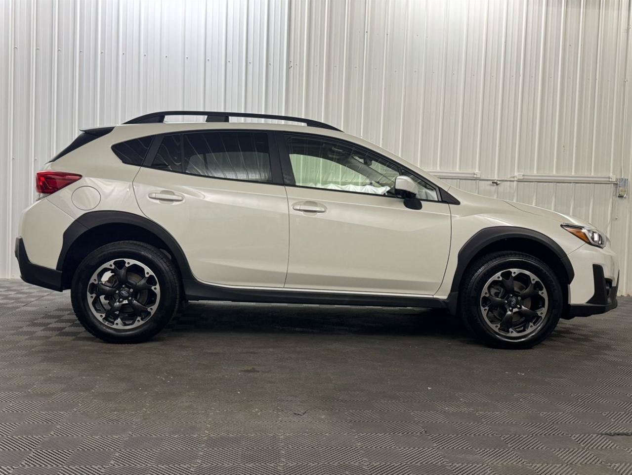 Used 2022 Subaru Crosstrek 2.0i Premium w/ Moonroof Package AWD/4WD image 5
