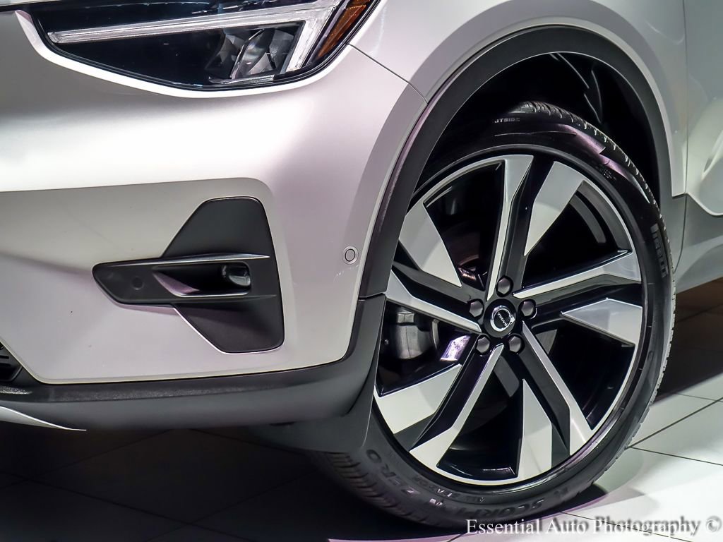 Used 2025 Volvo XC40 B5 Plus AWD/4WD image 5