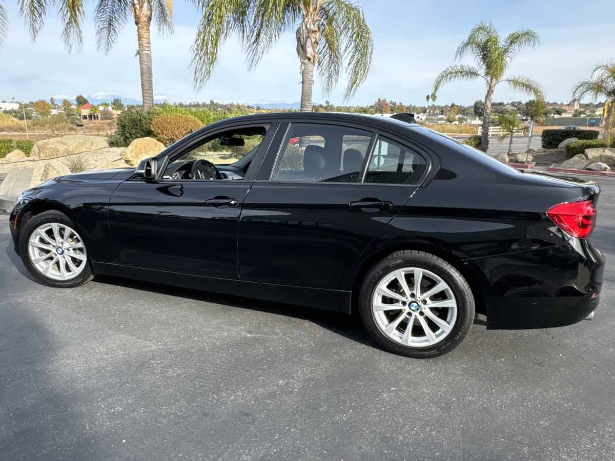 Used 2018 BMW 320i Sedan RWD image 12