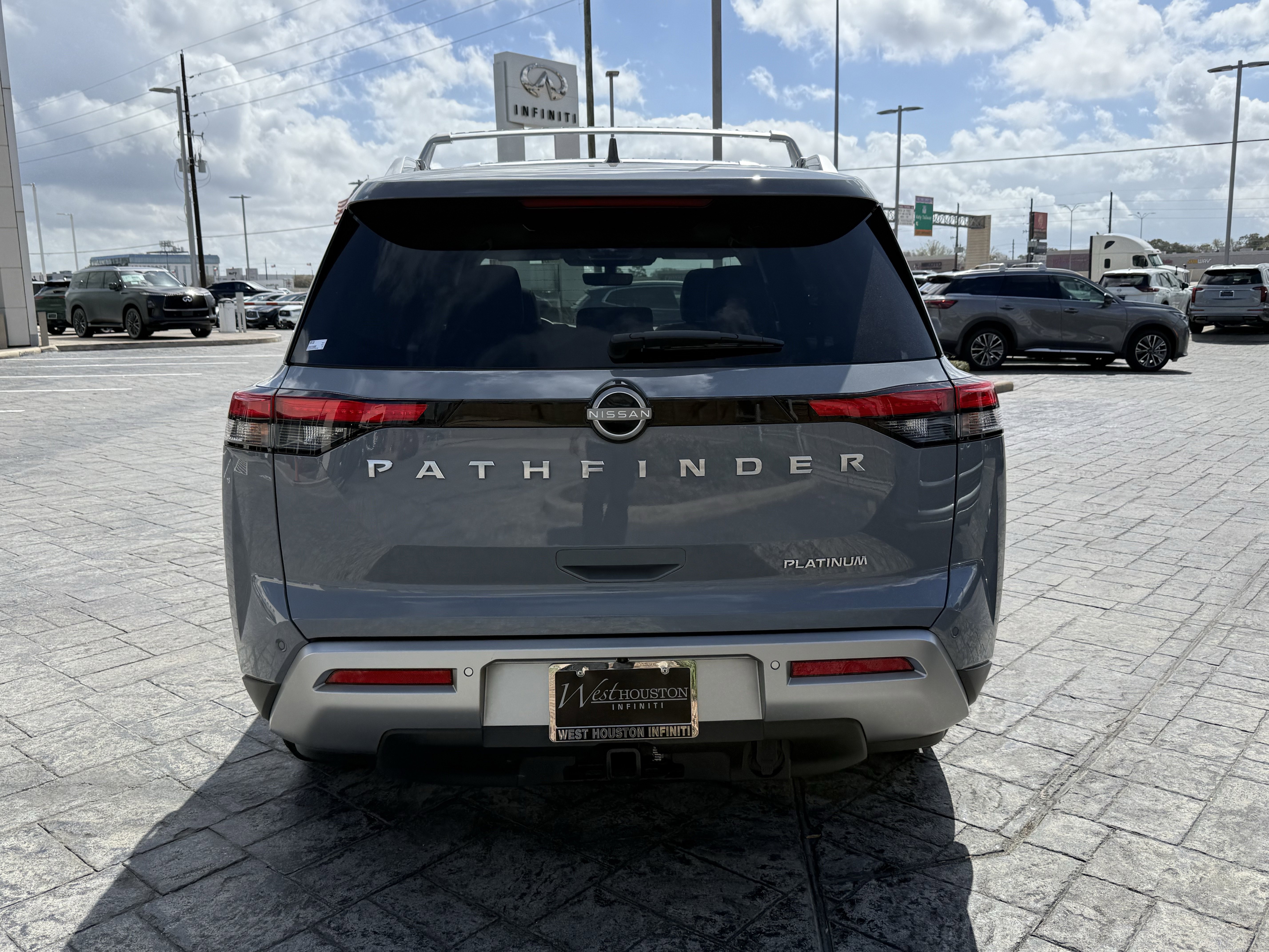 Used 2025 Nissan Pathfinder Platinum w/ Cargo Package image 6