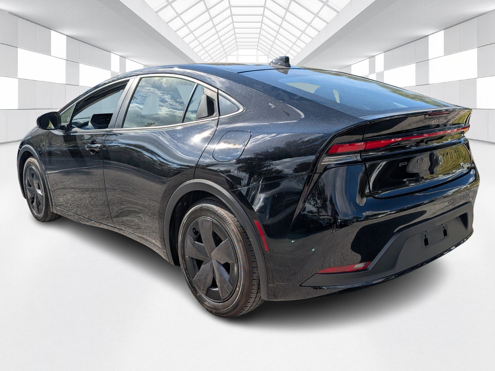 Used 2024 Toyota Prius LE image 4