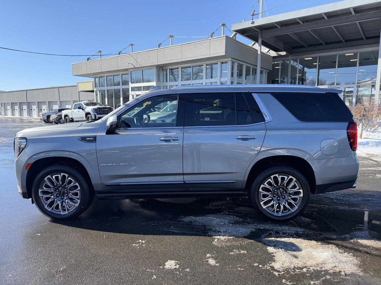 Used 2023 GMC Yukon Denali Ultimate image 8