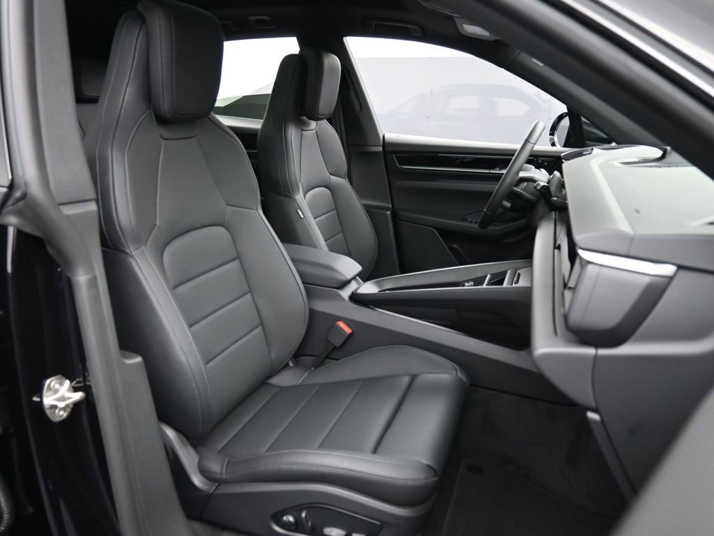 New 2026 Porsche Macan 4S Electric AWD/4WD image 31