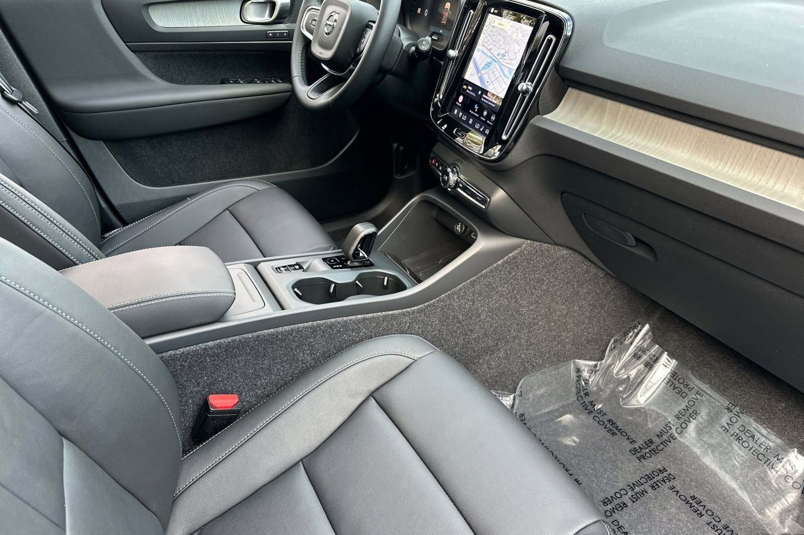 New 2026 Volvo XC40 B5 Core w/ Climate Package image 18