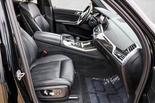 Used 2022 BMW X5 M50i image 28
