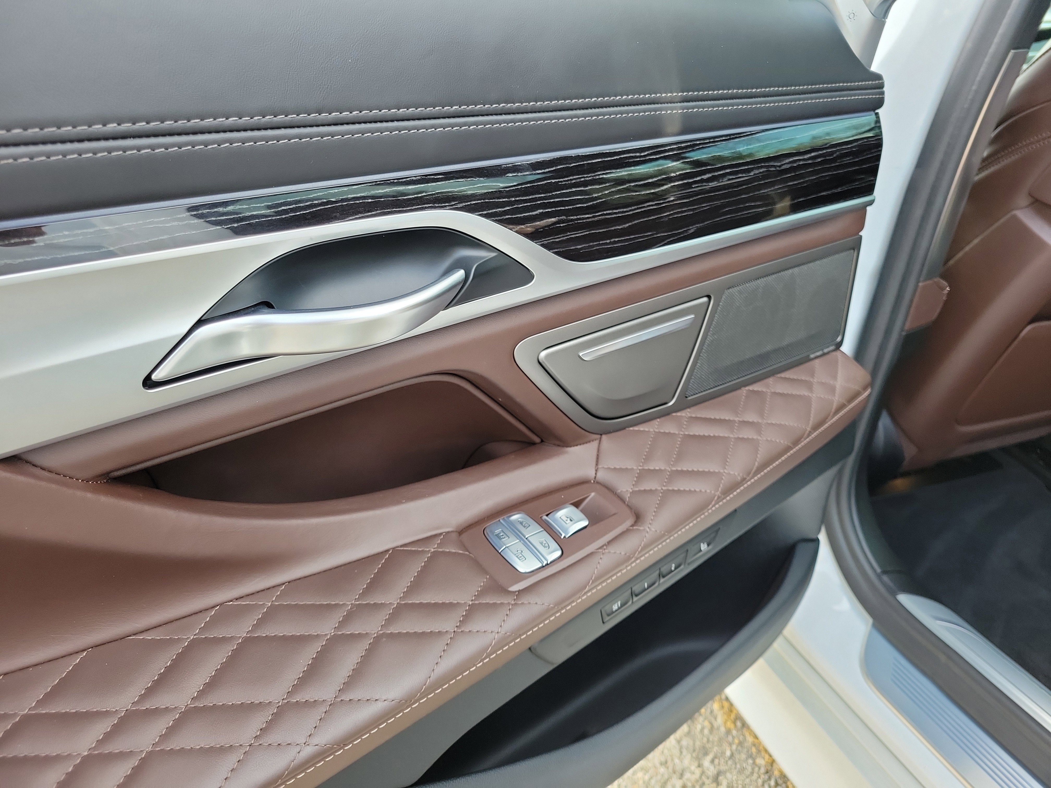 Used 2020 BMW 750i xDrive w/ Executive Package image 13