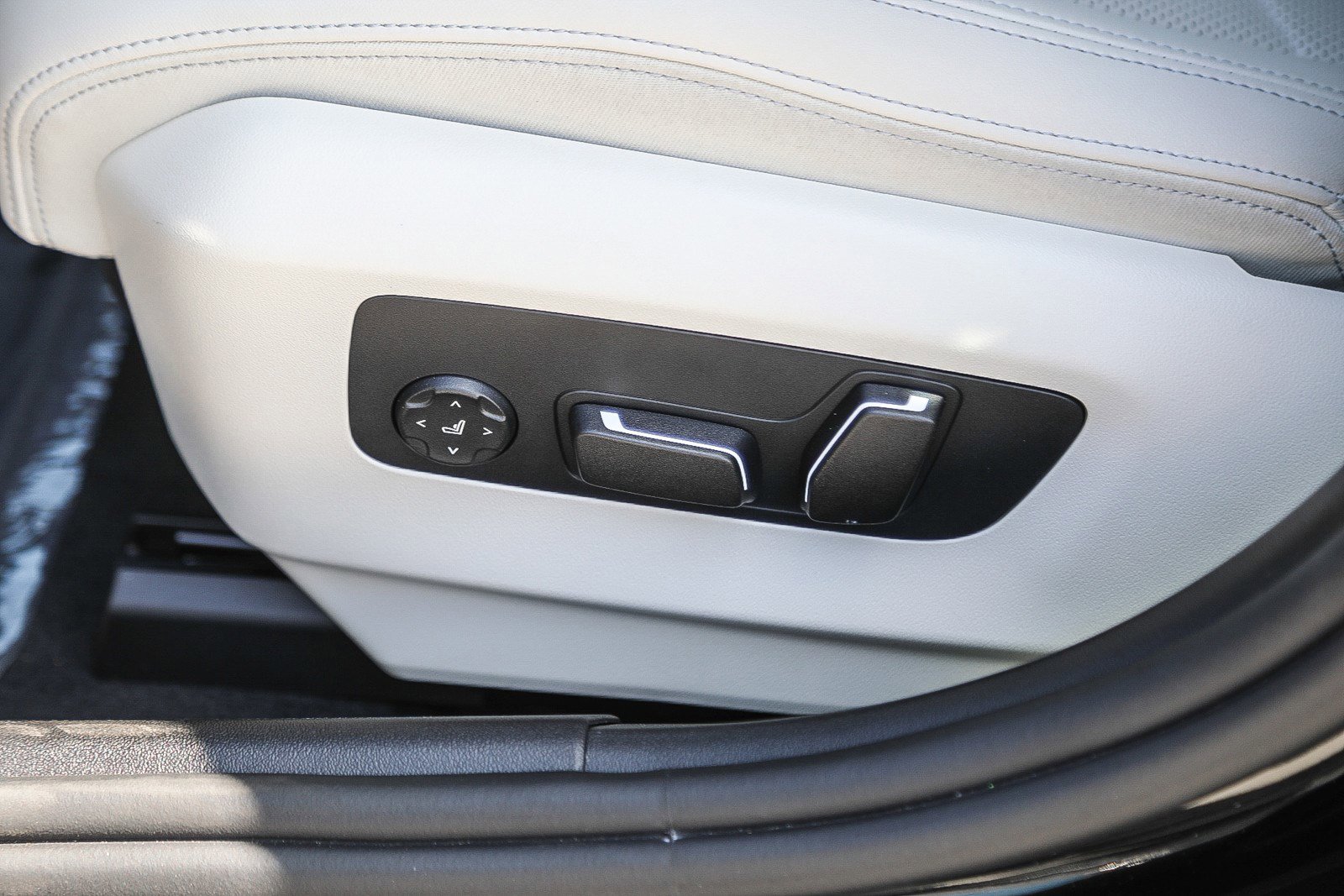 Used 2024 BMW 530i w/ M Sport Package image 19