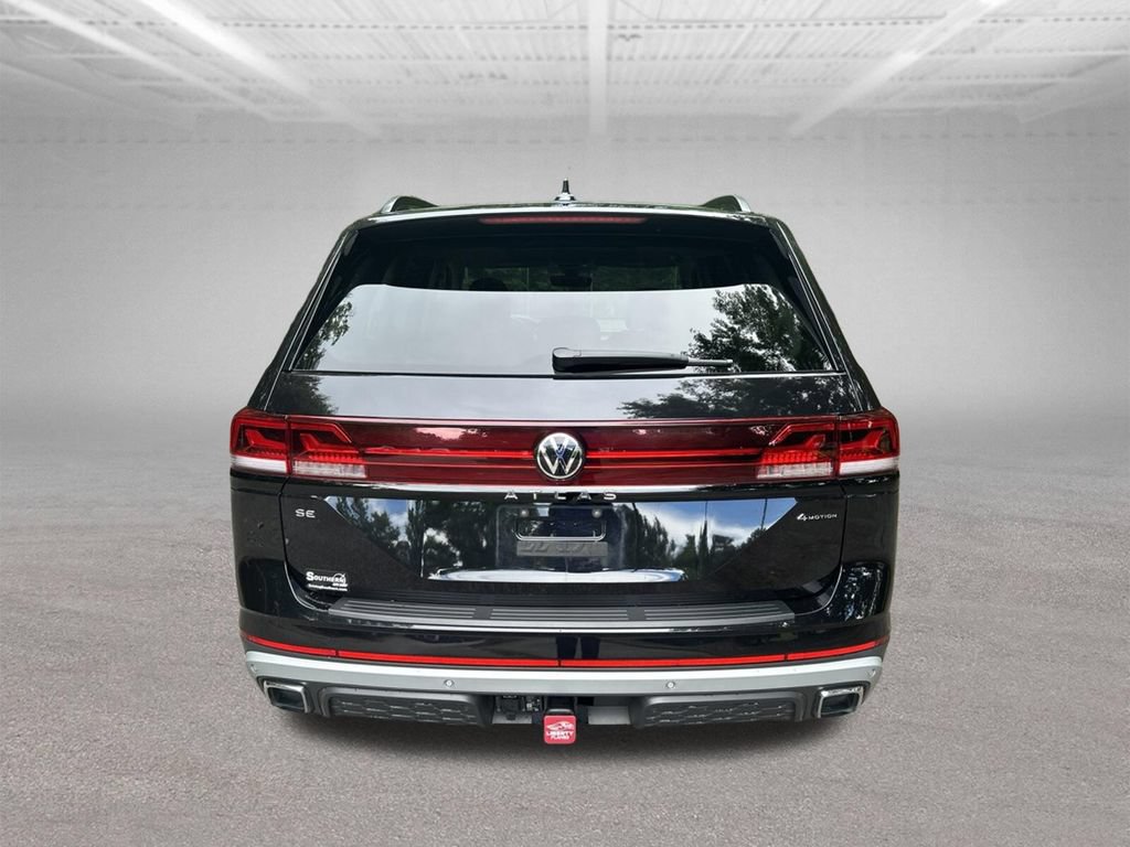 Used 2024 Volkswagen Atlas Peak Edition SE AWD/4WD image 4
