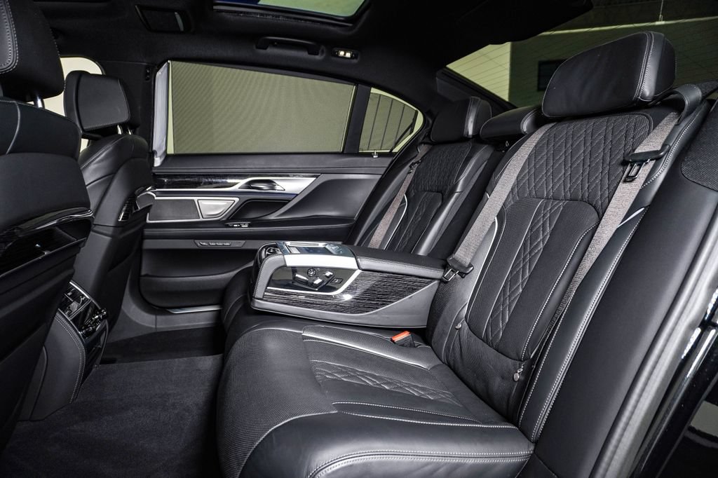 Used 2022 BMW 750i xDrive w/ Luxury Rear Seating Package AWD/4WD image 19
