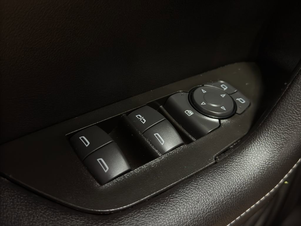 Used 2025 Chevrolet Blazer LT image 34