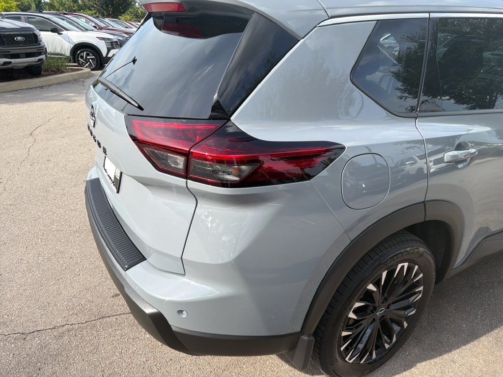 Used 2026 Nissan Rogue Dark Armor FWD image 37