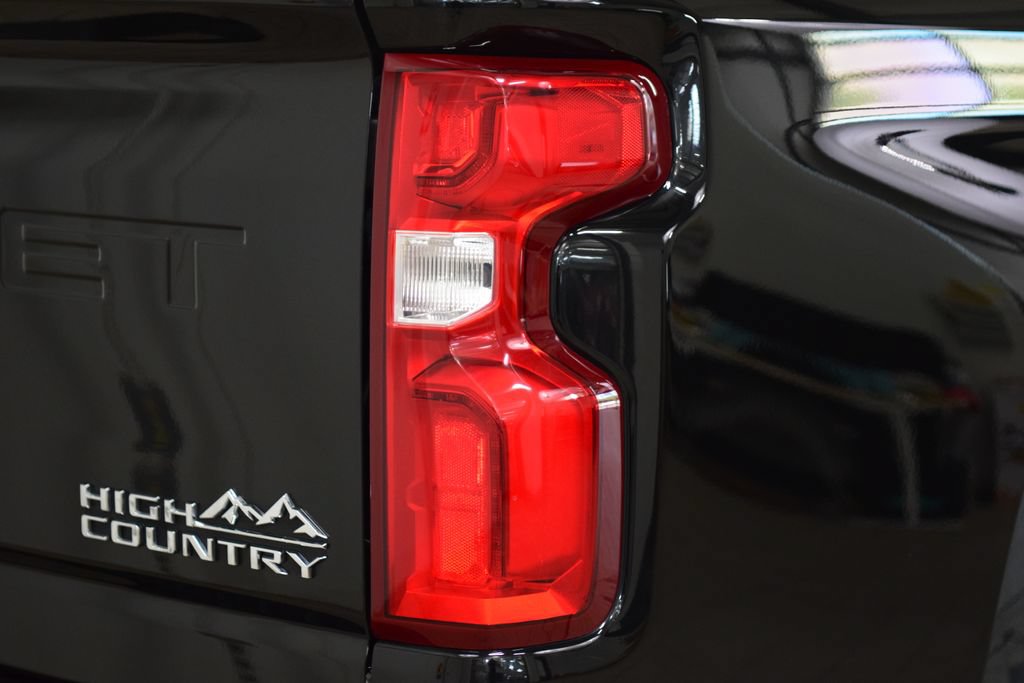 Used 2022 Chevrolet Silverado 2500 High Country w/ Z71 Off-Road Package AWD/4WD image 23