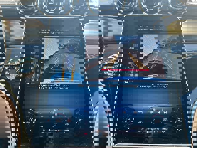 Used 2025 Mercedes-Benz GLC 350e 4MATIC image 33