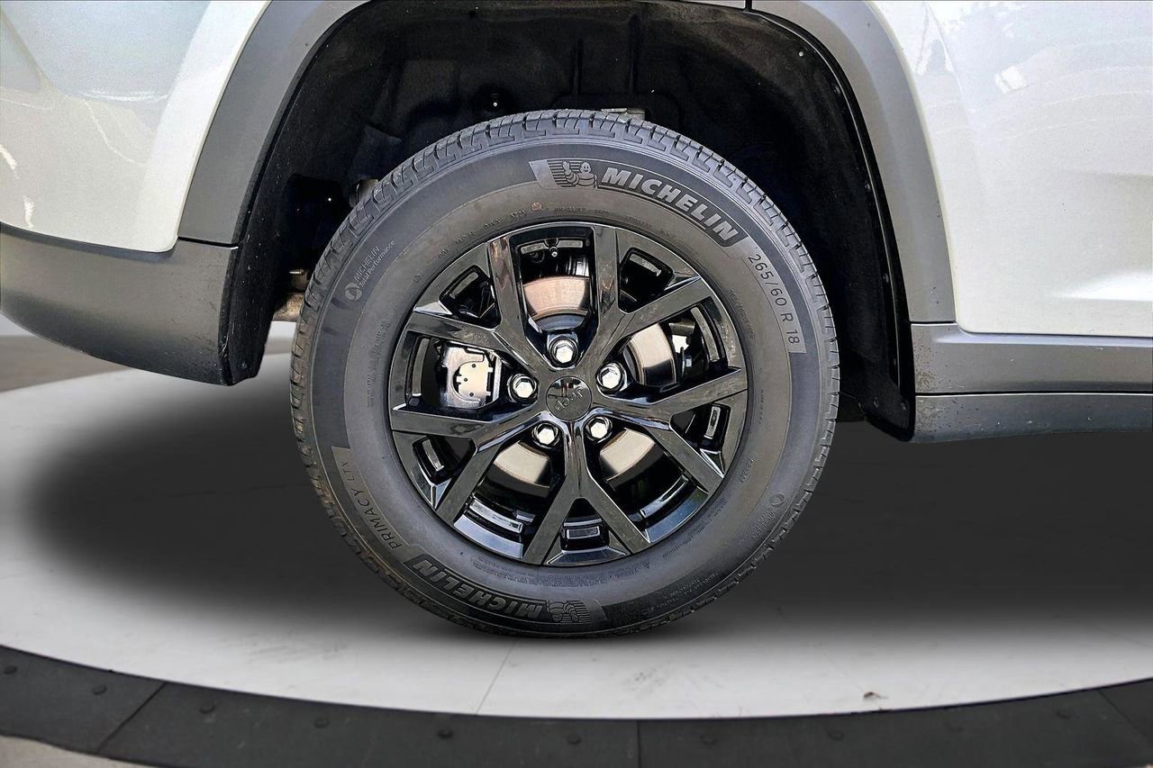 Certified 2024 Jeep Grand Cherokee Altitude AWD/4WD image 33