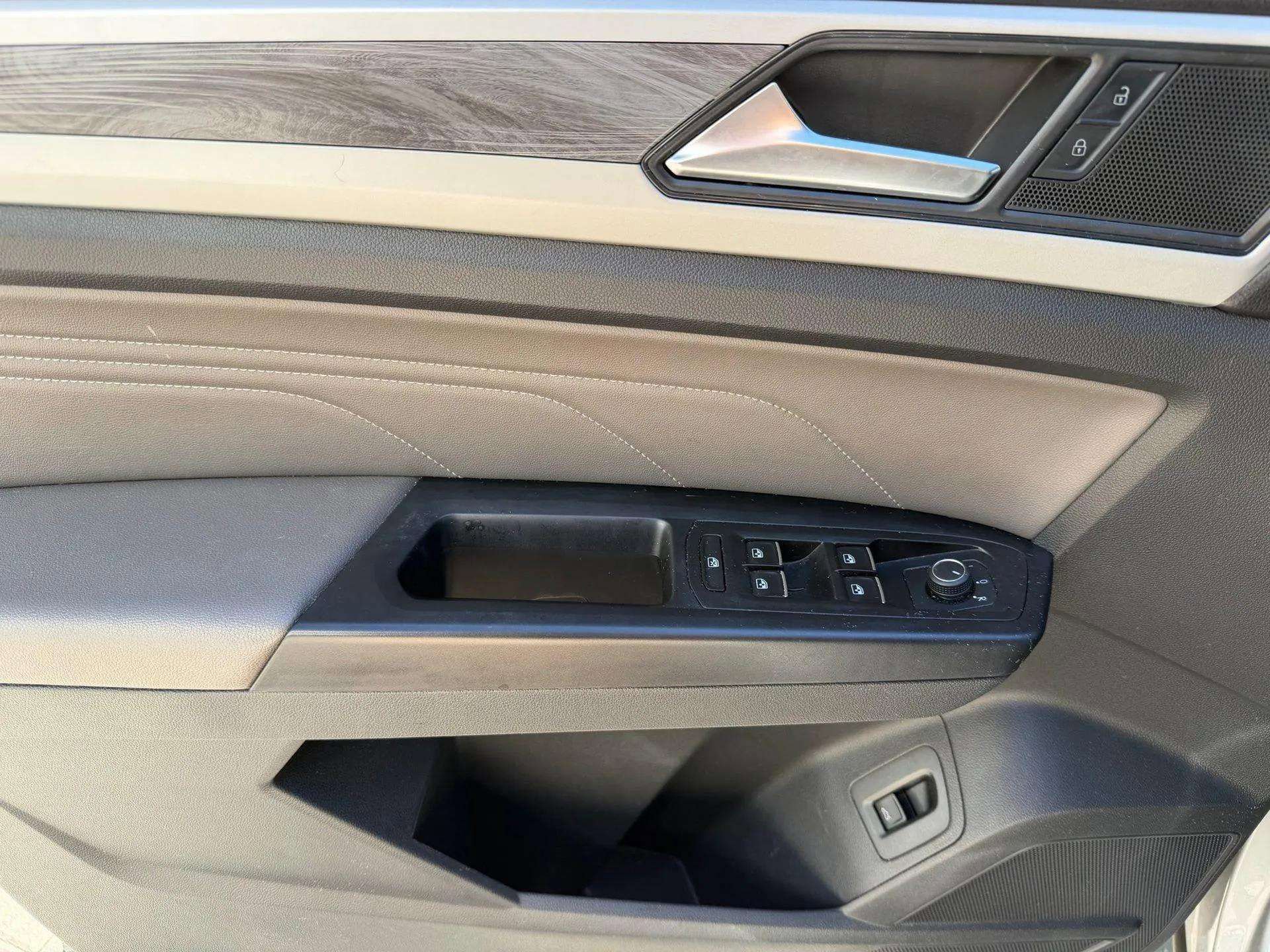 Used 2021 Volkswagen Atlas Cross Sport SE image 39