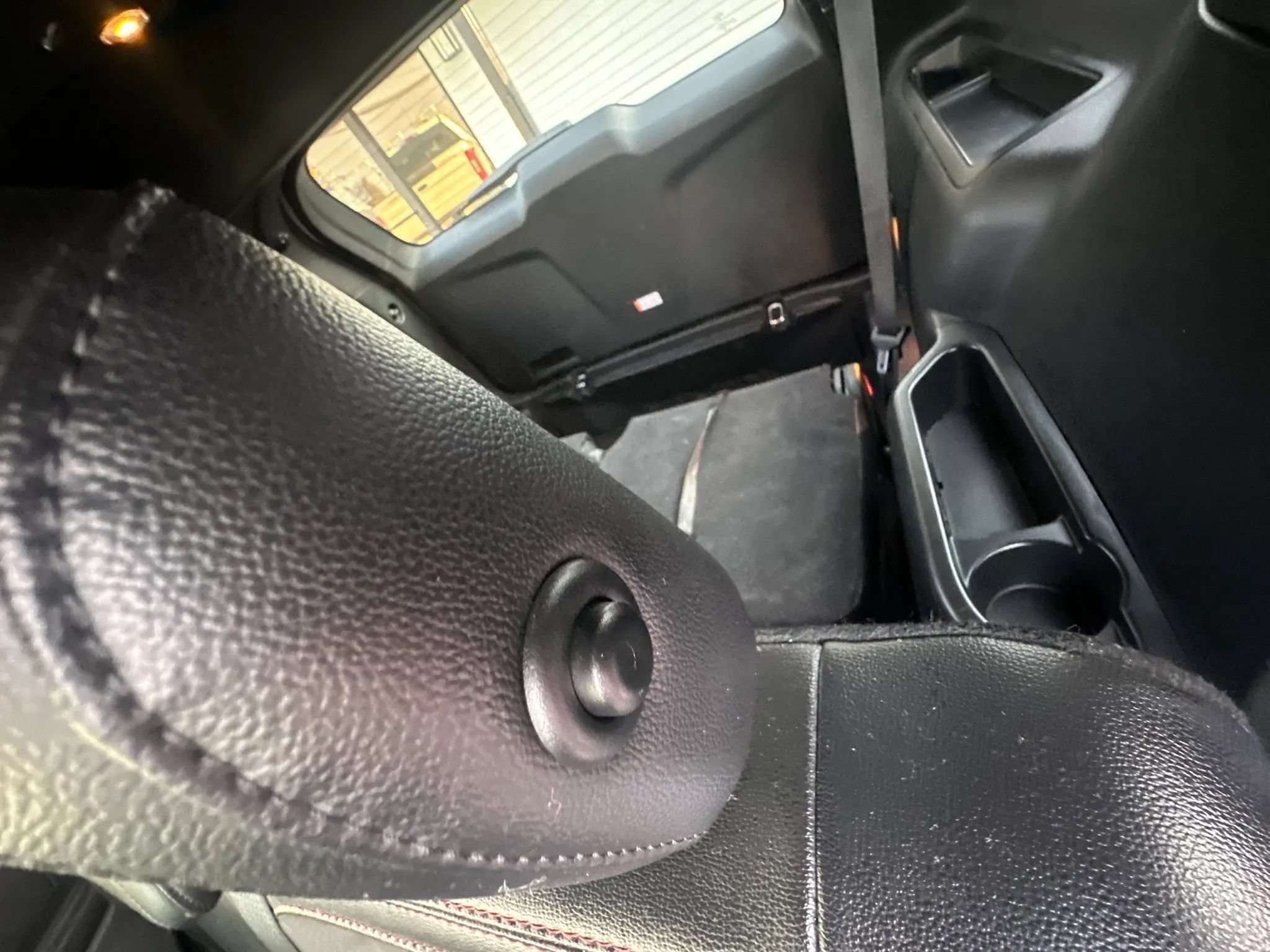 Used 2018 Ford Explorer XLT w/ Equipment Group 202A FWD image 38