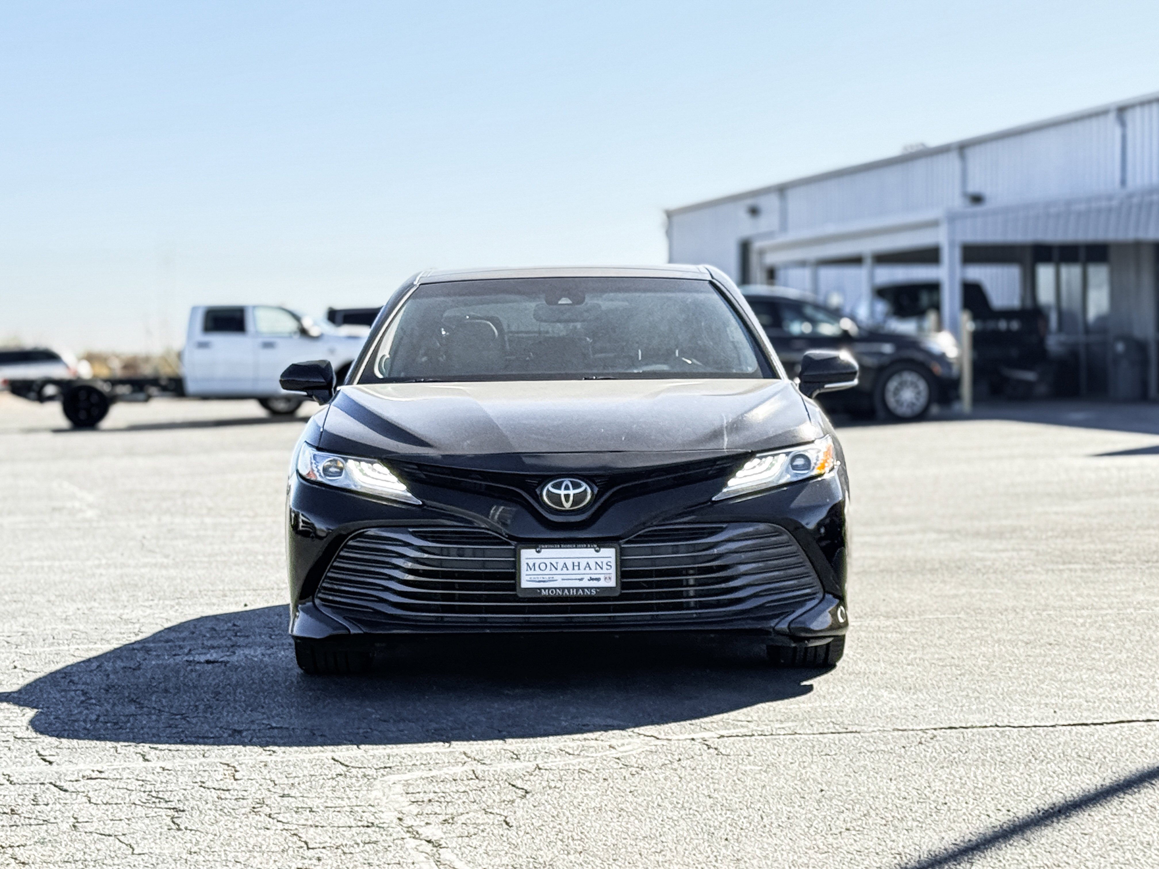 Used 2018 Toyota Camry XLE image 2