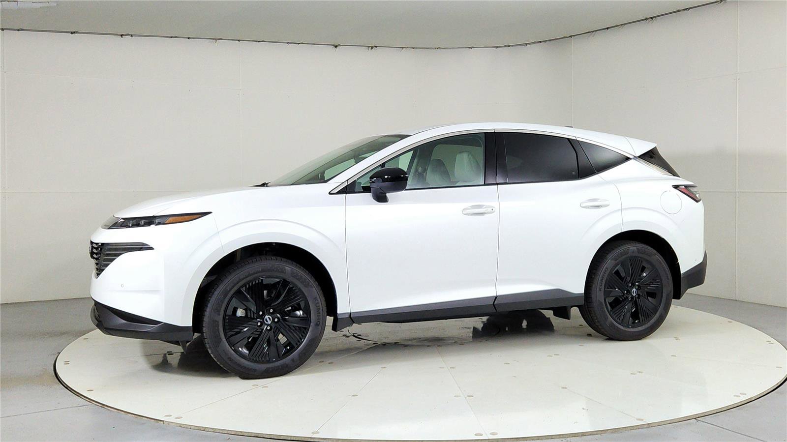 Used 2025 Nissan Murano SV image 3