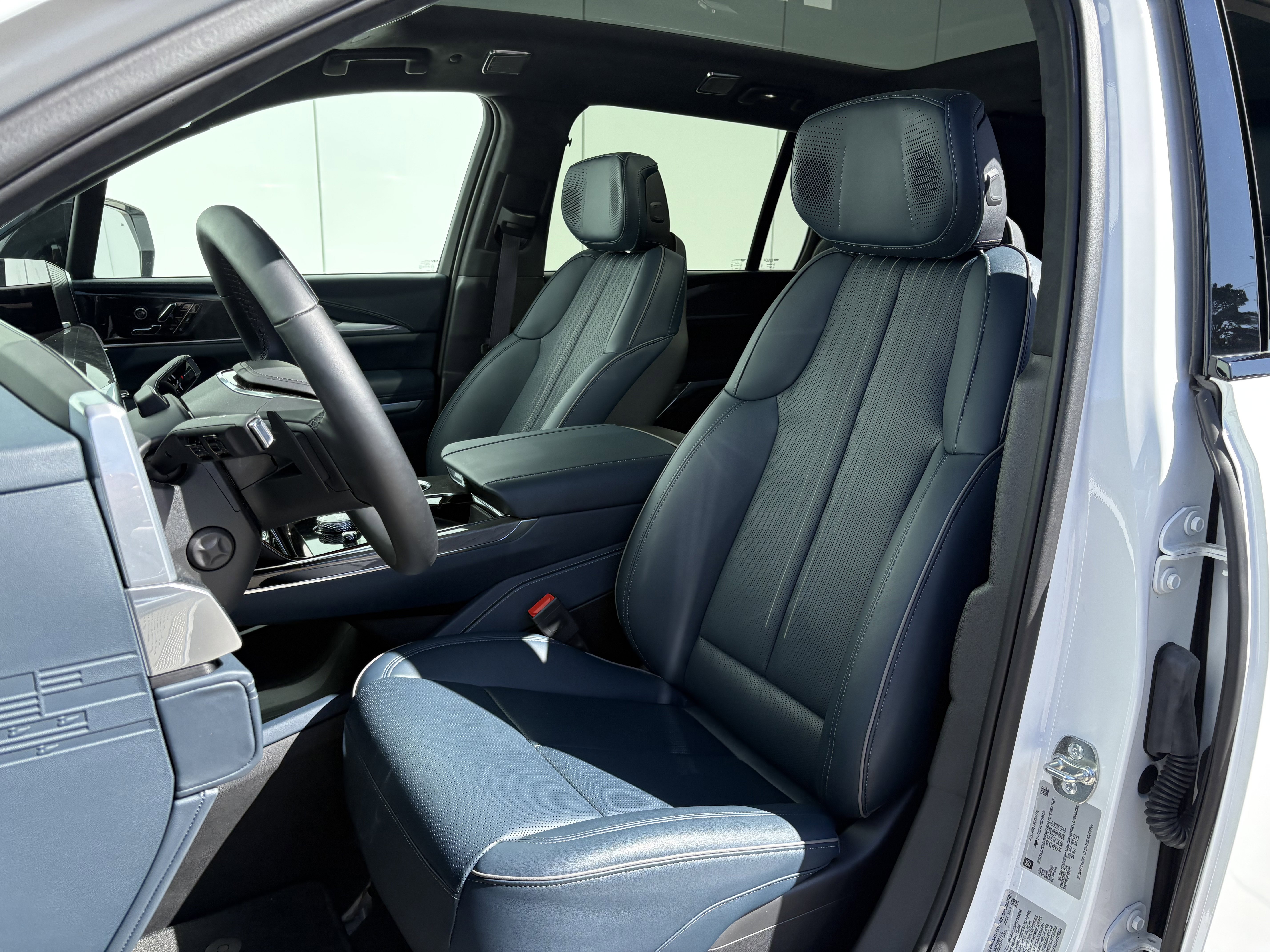 New 2025 Cadillac Escalade IQ Sport 2 w/ LPO, ONYX Package image 13