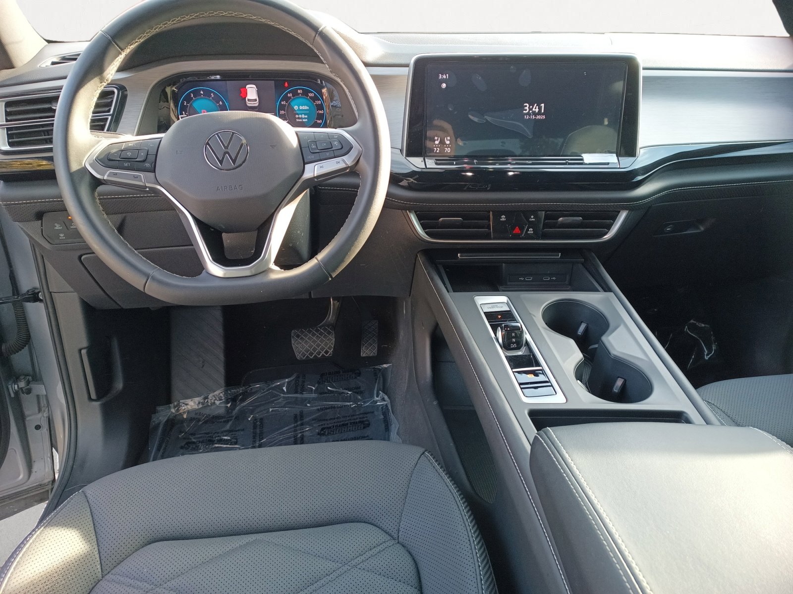 Used 2024 Volkswagen Atlas Cross Sport SE image 3