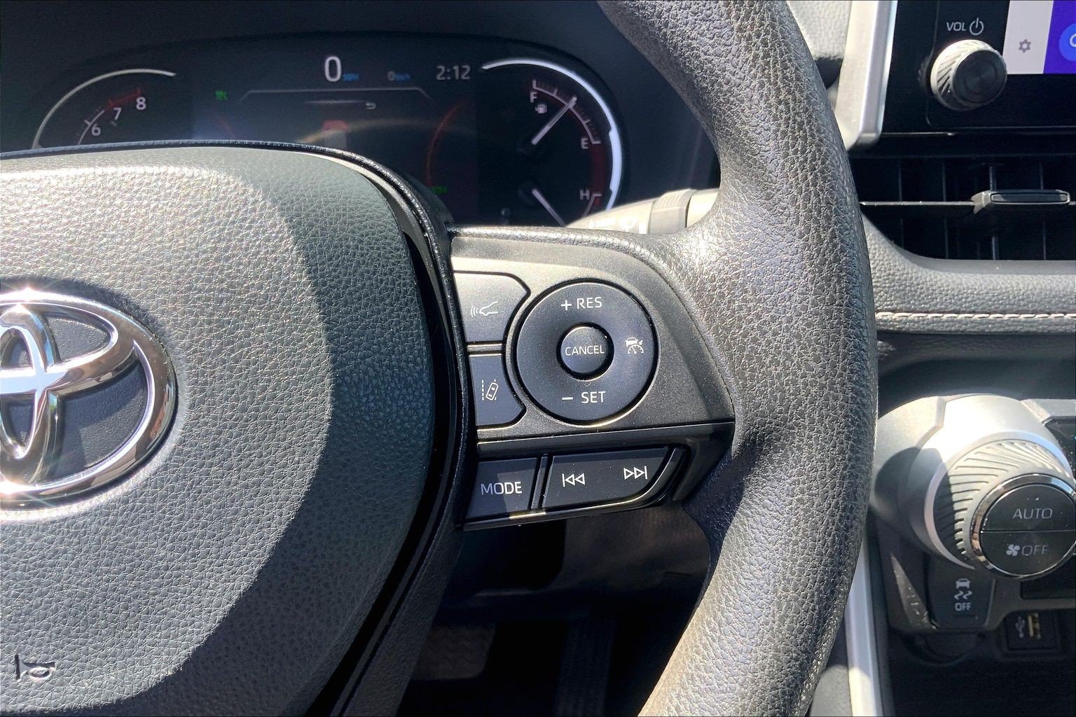 Used 2025 Toyota RAV4 XLE AWD/4WD image 24