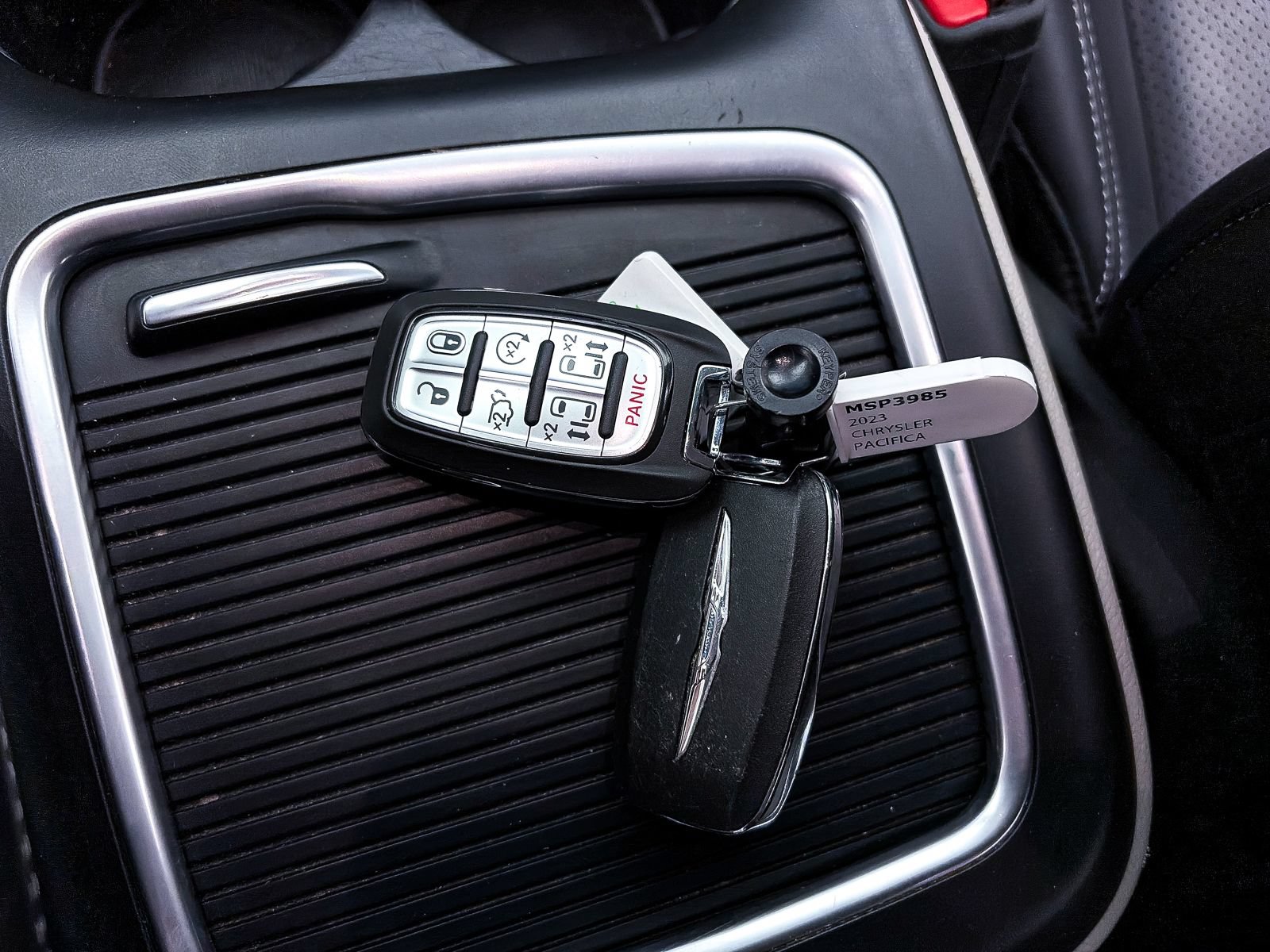 Used 2023 Chrysler Pacifica Touring-L AWD/4WD image 25