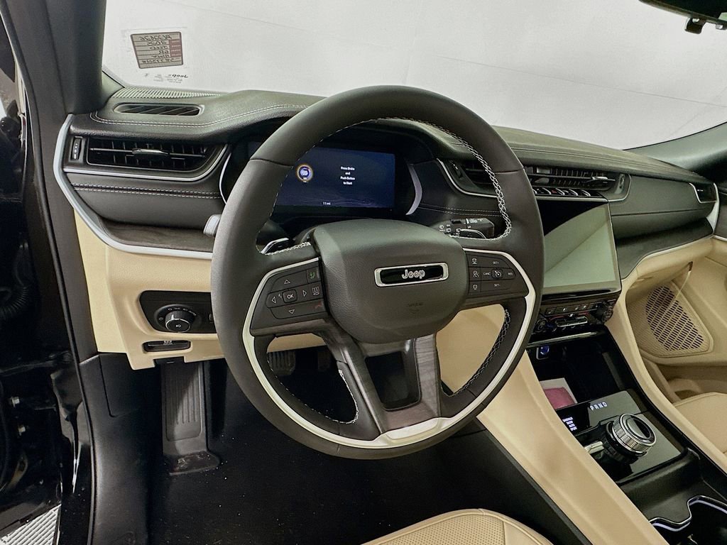 New 2025 Jeep Grand Cherokee L Limited w/ Luxury Tech Group II image 16