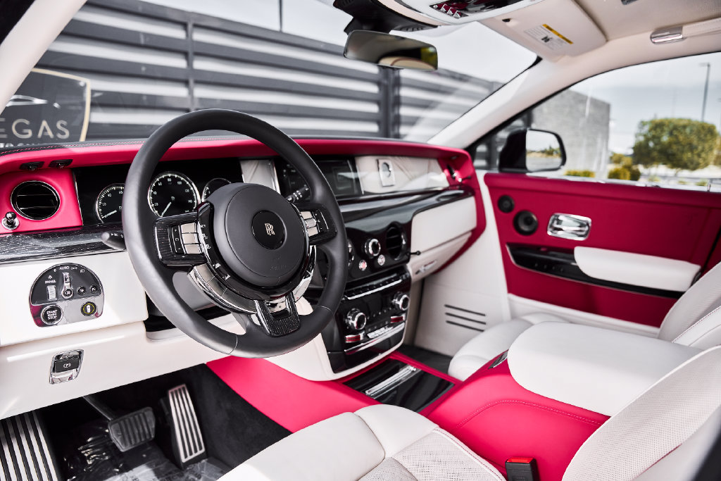 Used 2023 Rolls-Royce Phantom Sedan RWD image 2