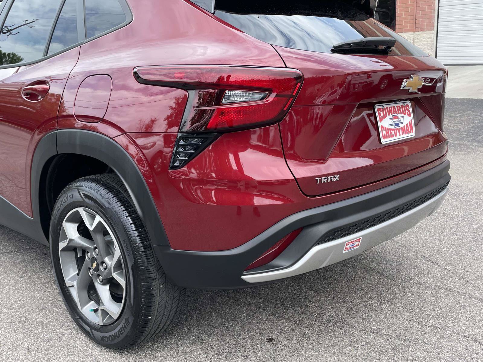 Used 2024 Chevrolet Trax LT w/ Driver Confidence Package FWD image 29