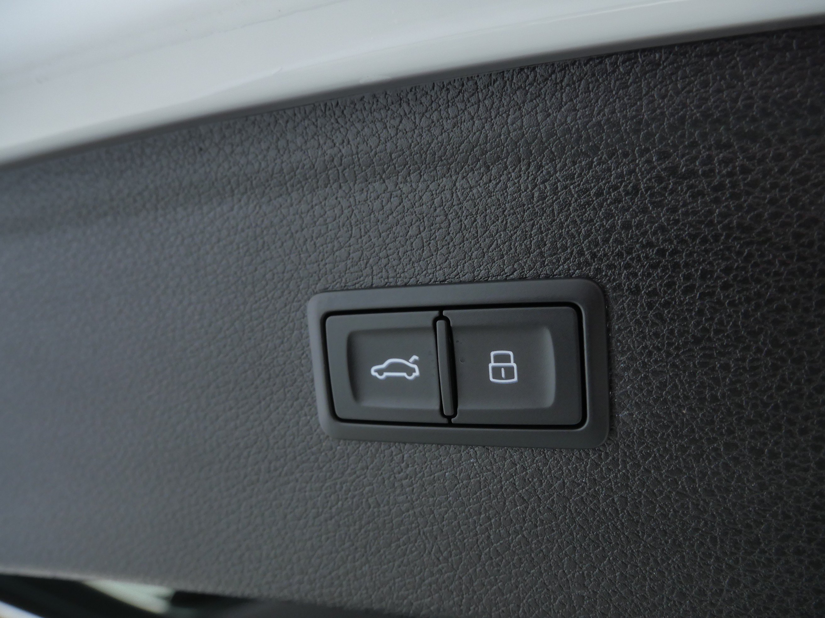 Used 2023 Audi Q5 e Premium w/ Convenience Package AWD/4WD image 8