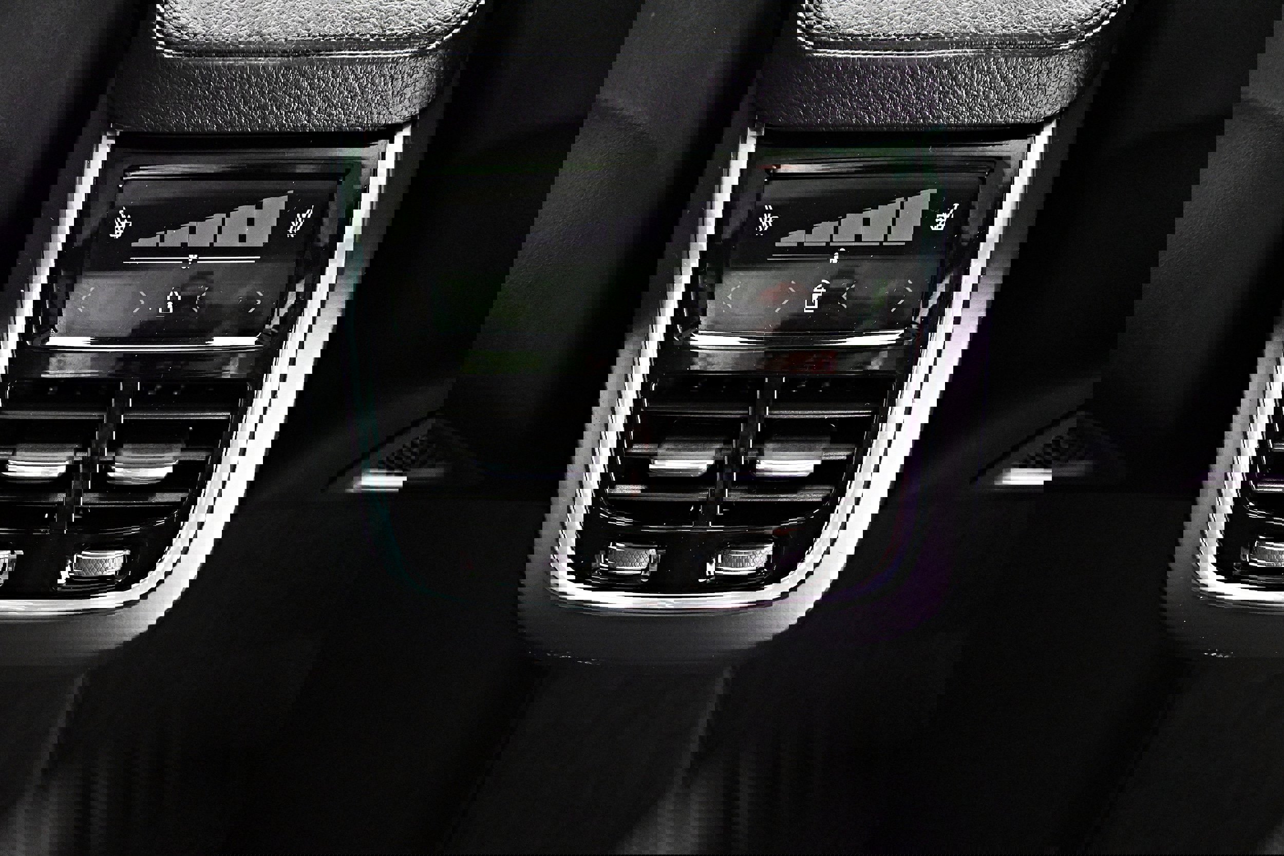 Used 2020 Volvo XC90 T6 Momentum image 30