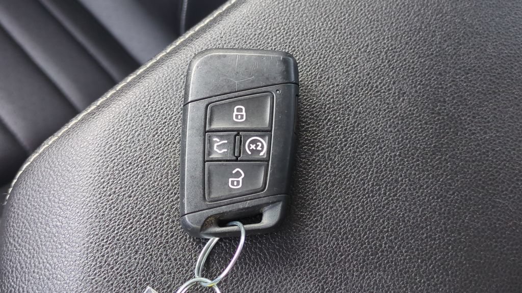 Used 2024 Volkswagen Jetta SE FWD image 24
