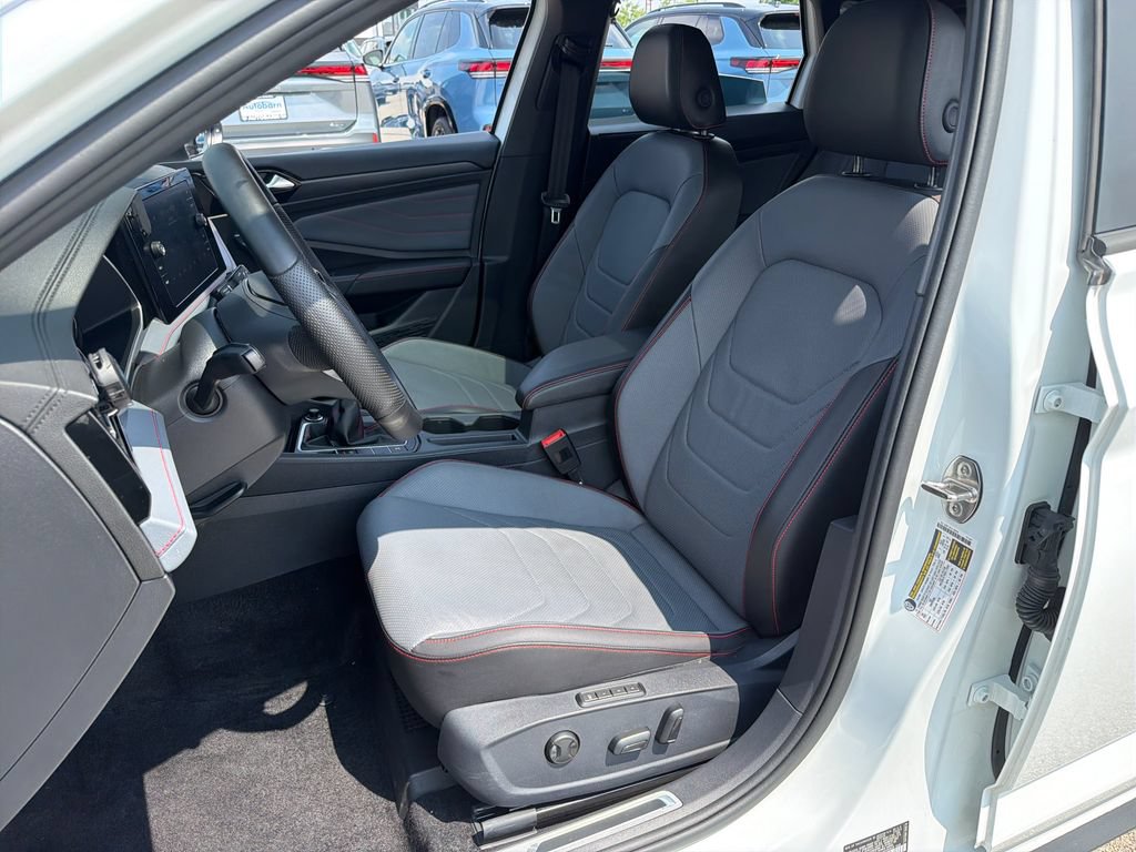 Certified 2025 Volkswagen Jetta GLI Autobahn FWD image 7