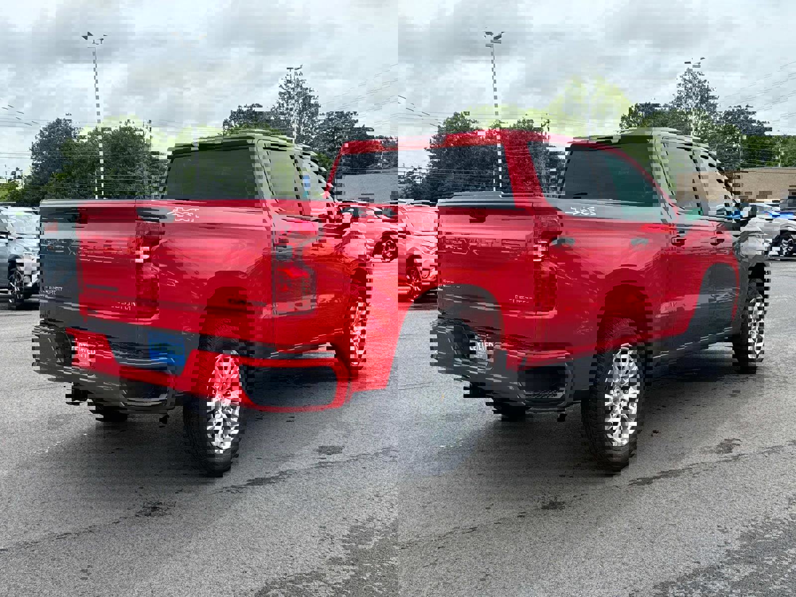 Used 2025 Chevrolet Silverado 1500 Custom image 3