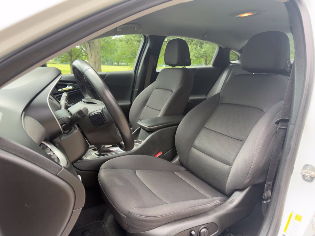 Used 2021 Chevrolet Malibu RS FWD image 19