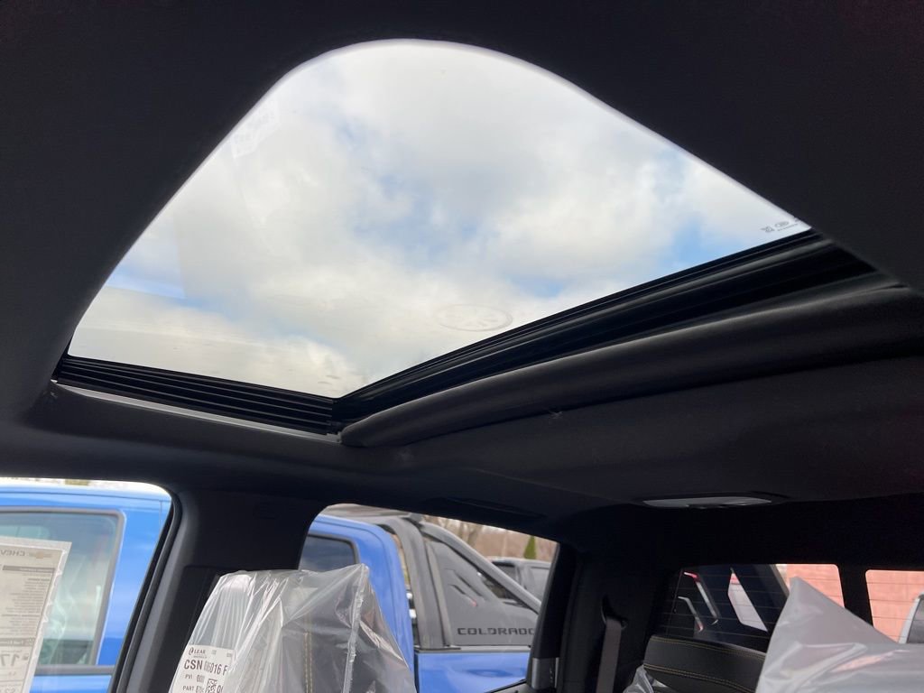 New 2026 Chevrolet Colorado ZR2 w/ Midnight Edition image 15