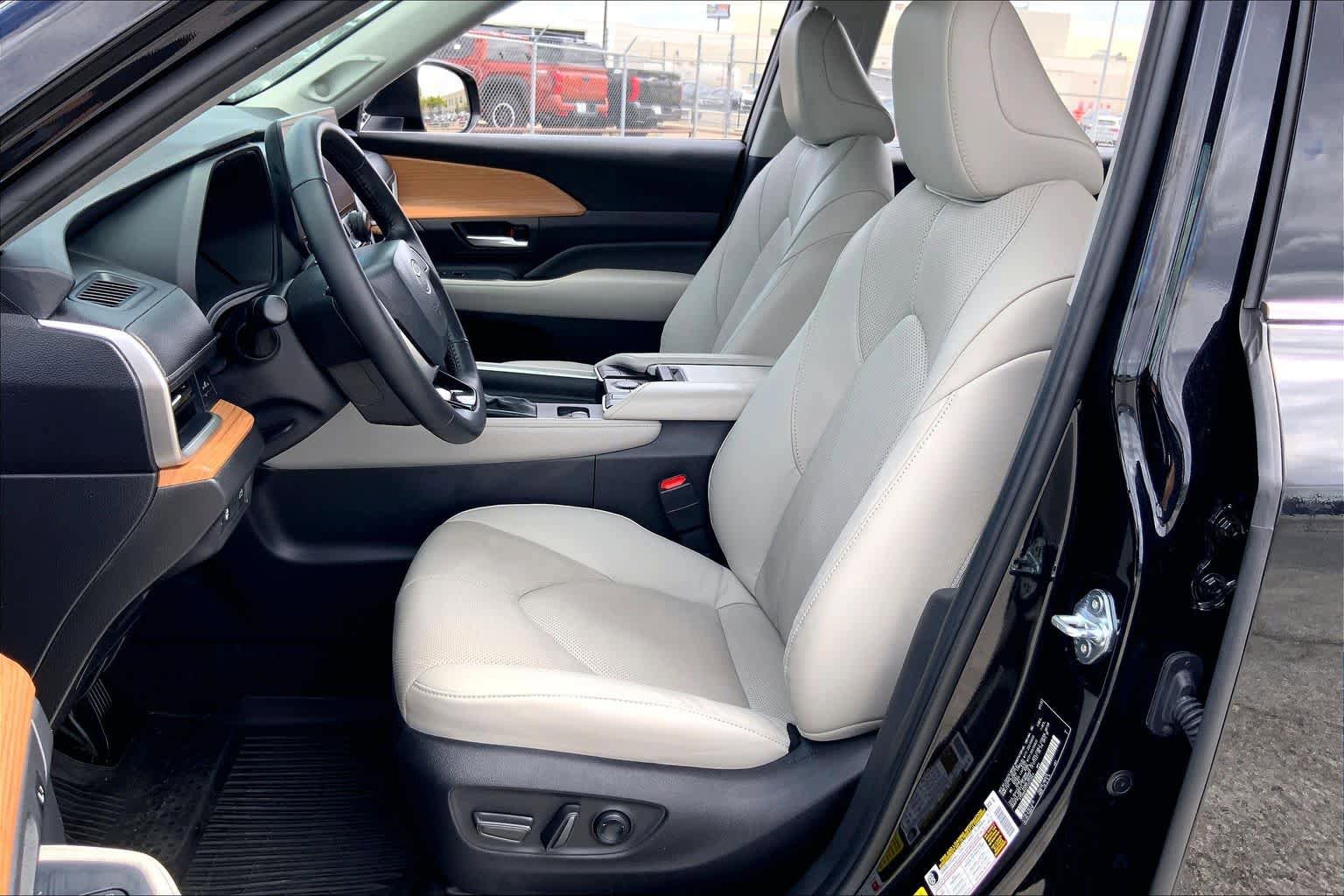 Certified 2025 Toyota Grand Highlander FWD image 8