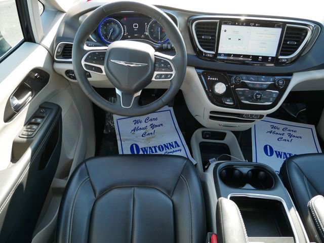 Used 2023 Chrysler Pacifica Touring-L image 9