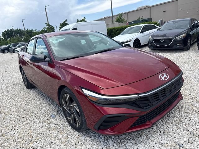 Used 2025 Hyundai Elantra Sport FWD image 3